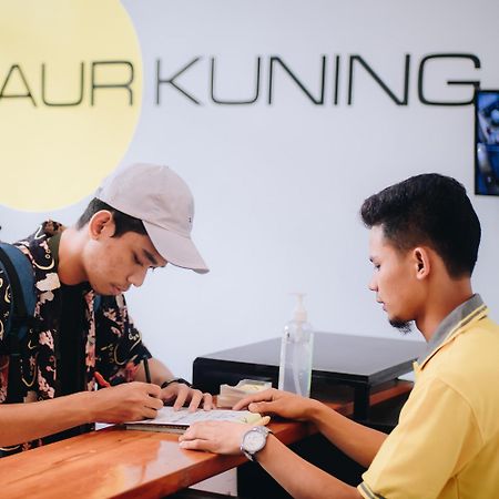 Aur Kuning Hostel Syariah Букитинги Екстериор снимка