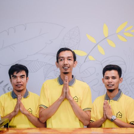 Aur Kuning Hostel Syariah Букитинги Екстериор снимка