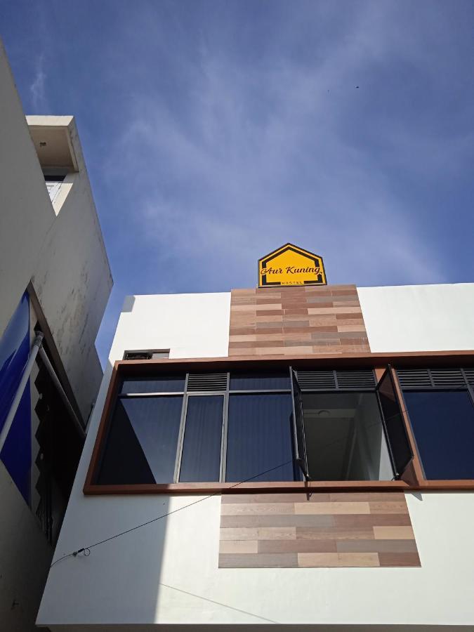 Aur Kuning Hostel Syariah Букитинги Екстериор снимка