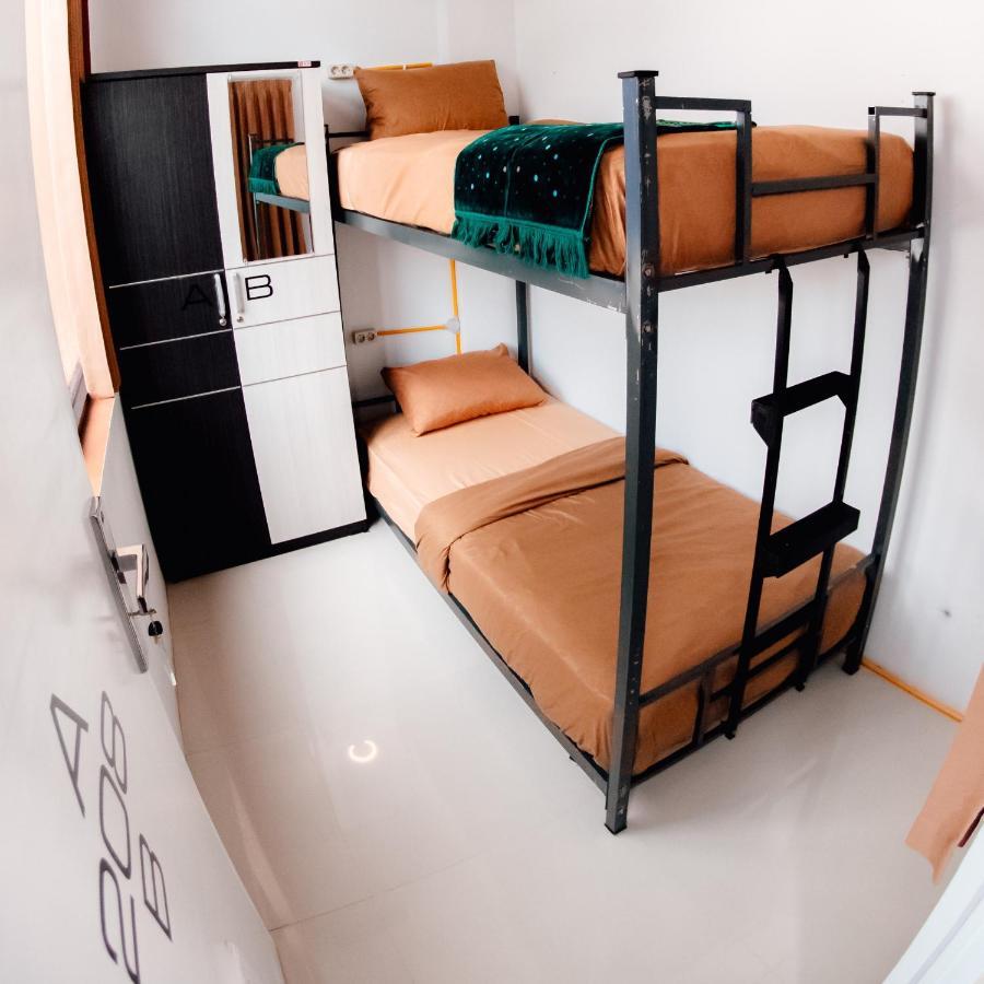 Aur Kuning Hostel Syariah Букитинги Екстериор снимка