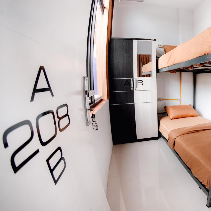 Aur Kuning Hostel Syariah Букитинги Екстериор снимка