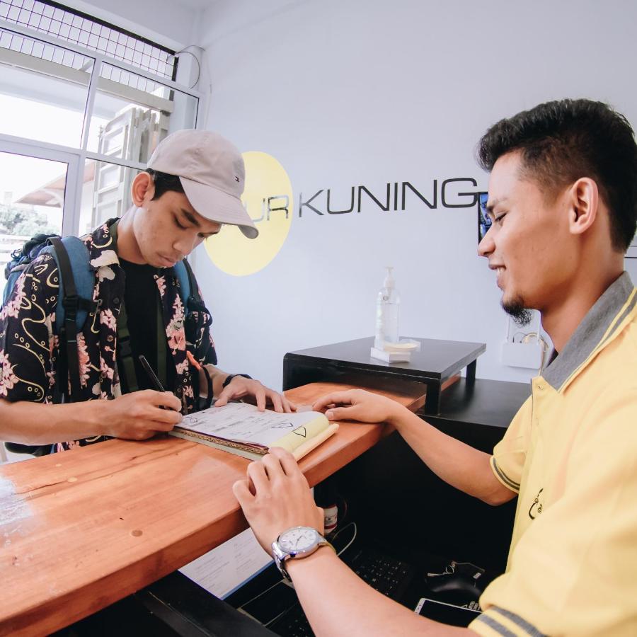 Aur Kuning Hostel Syariah Букитинги Екстериор снимка
