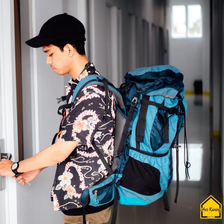 Aur Kuning Hostel Syariah Букитинги Екстериор снимка