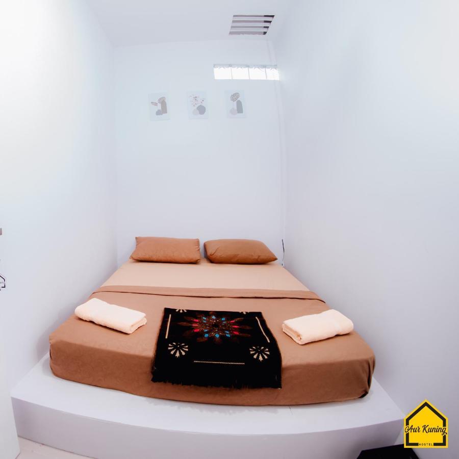 Aur Kuning Hostel Syariah Букитинги Екстериор снимка