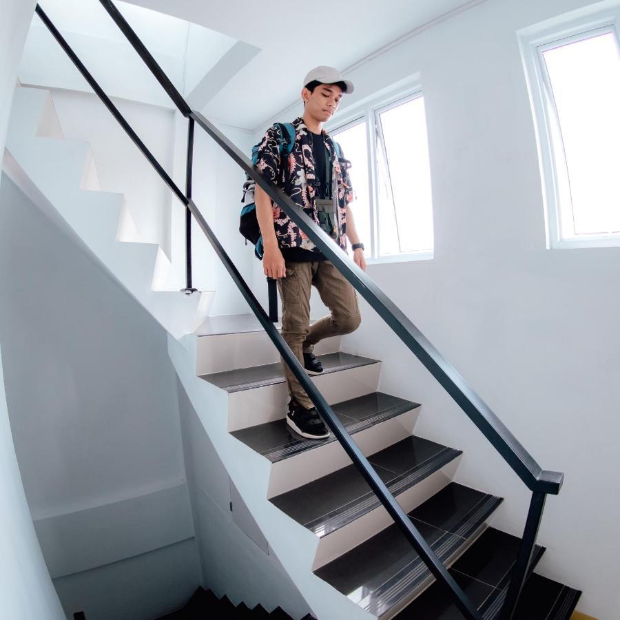 Aur Kuning Hostel Syariah Букитинги Екстериор снимка