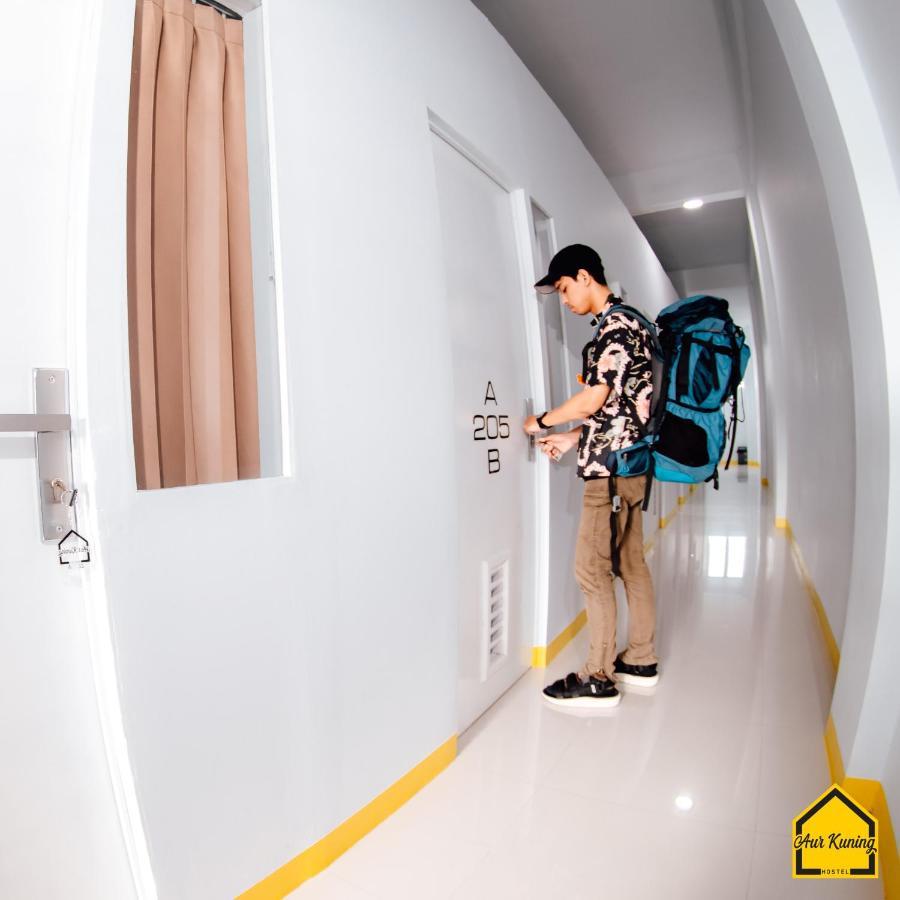 Aur Kuning Hostel Syariah Букитинги Екстериор снимка