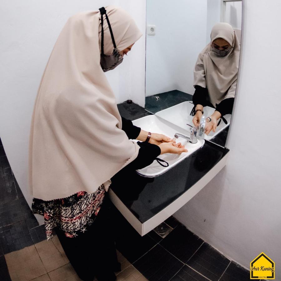 Aur Kuning Hostel Syariah Букитинги Екстериор снимка