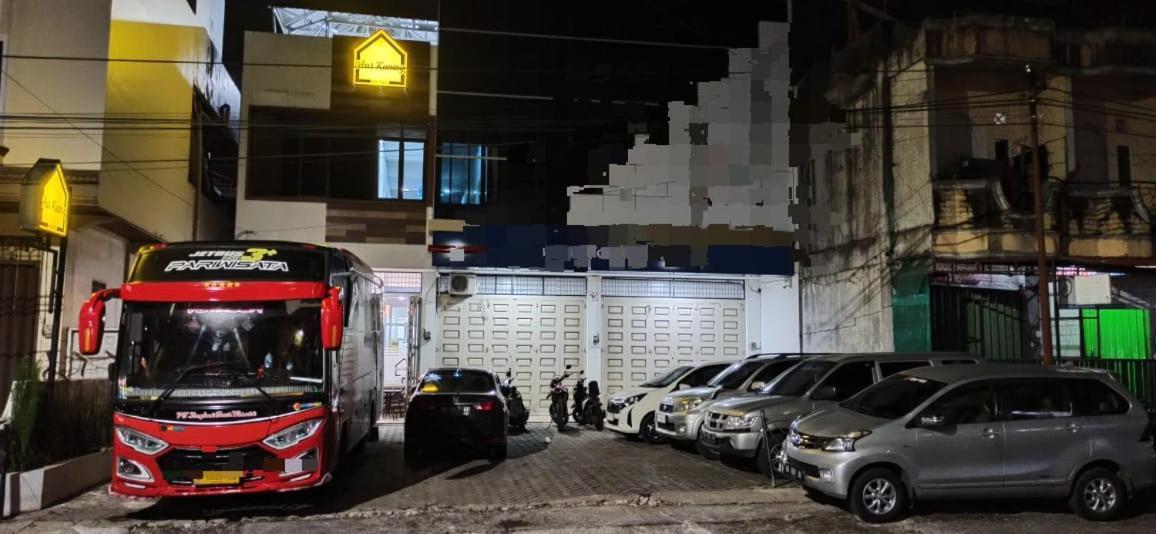 Aur Kuning Hostel Syariah Букитинги Екстериор снимка